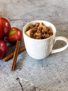apple crumble with apples and cinnamon