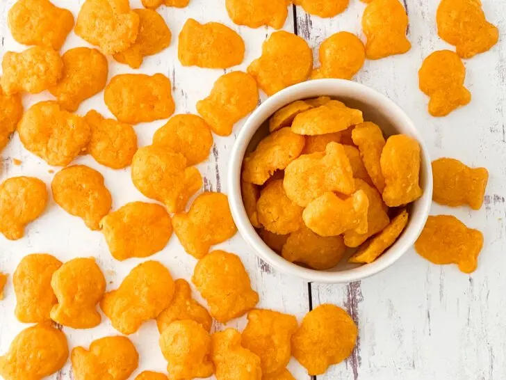 https://thehelpfulgf.com/wp-content/uploads/2023/07/Landscape-Gluten-Free-Goldfish-Crackers-728x546.jpg.webp