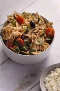 gluten free low fodmap pasta salad with olives and tomatoes
